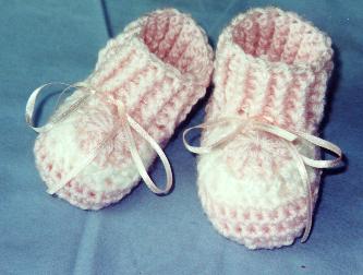 Crochet Patterns Galore  Granny39;s Love Baby Booties