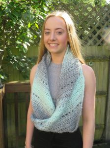 Spearmint Stars C2C Cowl