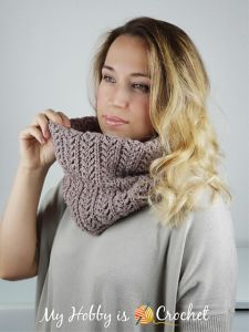 Chic Aran Cowl