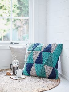 Triangles - Geometric Cushion