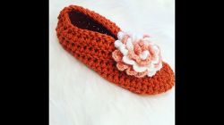 Slippers with flower