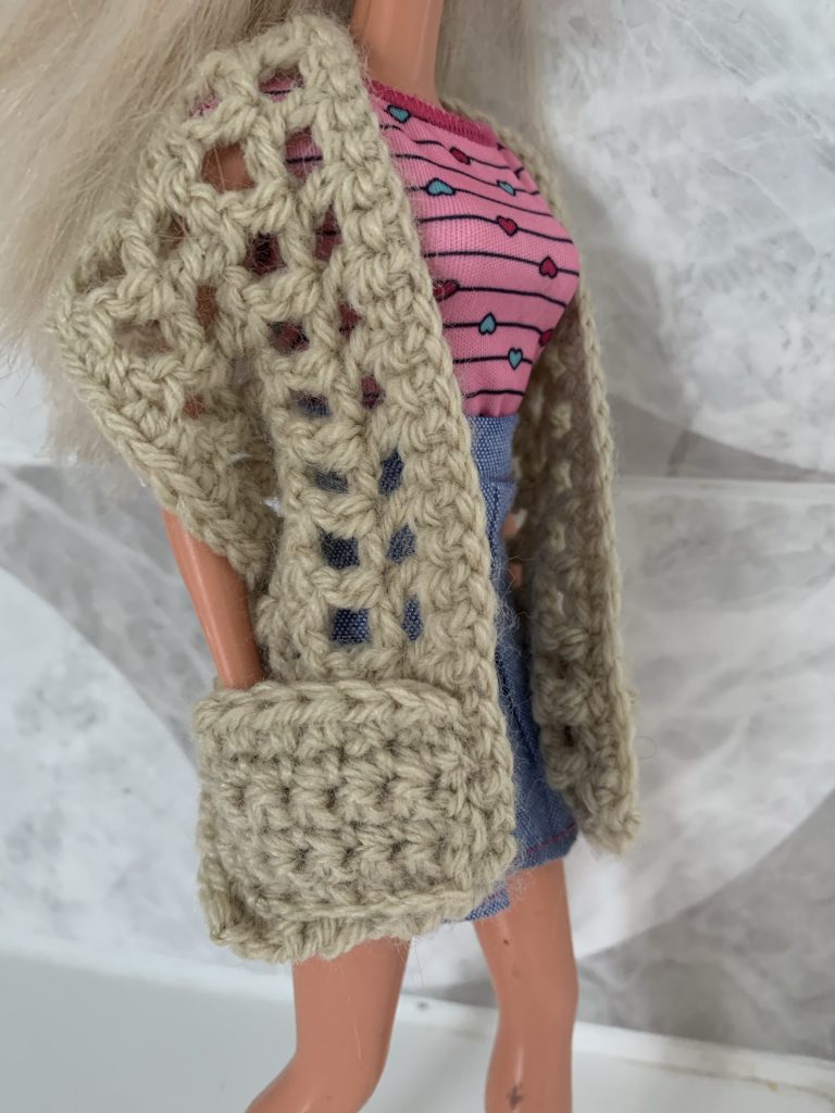 Crochet Patterns Galore - Fashion doll pocket shawl