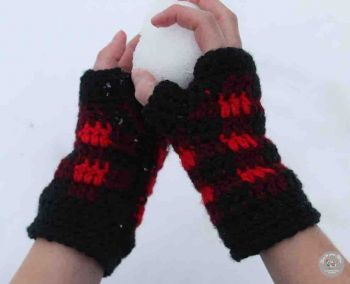 Simply Chic Buffalo Plaid Fingerless Gloves