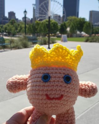 Peachy Queen Amigurumi