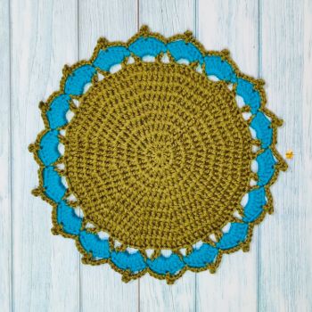 Super Easy and Quick Crochet Doily Placemat