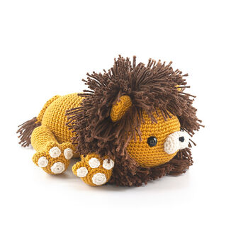 Louie the Lion Amigurumi