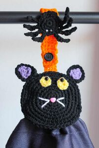 Black Cat & Spider Towel Topper