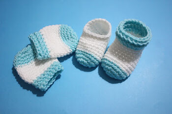 Super Easy Baby Mittens