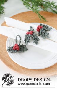 Holly Napkin Rings