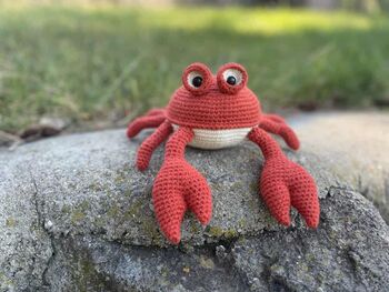 Clive the Crab Amigurumi