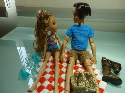 Ever After High Dolls Going On a Picnic 