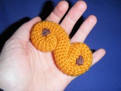 Crocheted saffron bun