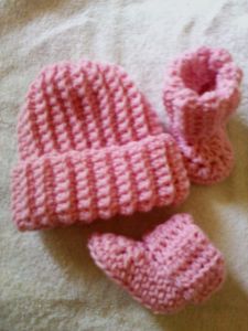 Ribbed Cuff Baby Booties and Beanie