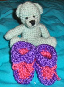 Bev's Very Easy Newborn Booties 